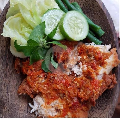 Geprek Komplit menu Warung Emak Jember, Klojen