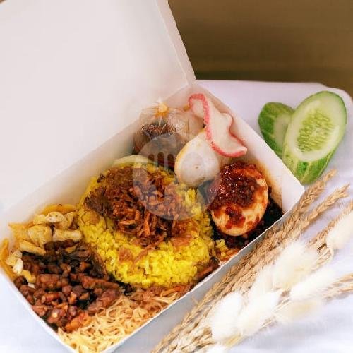 Nasi Kuning Ayam Bumbu Balii menu Nasi Kuning Bude Ijah, Setiabudi