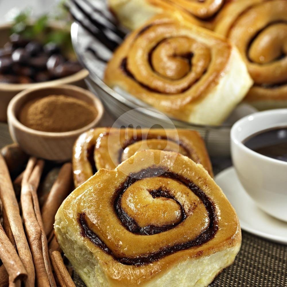 Review Saint Cinnamon & Coffee: Surga Gulungan Kayu Manis di Kota Kasablanka