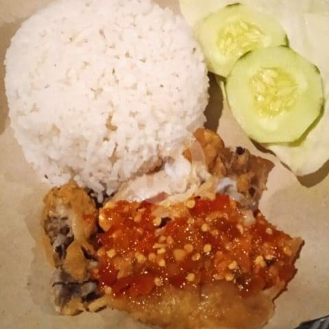 Paket Ayam Kremes menu New angkringan Lincak Solo, kebak kebakkramat