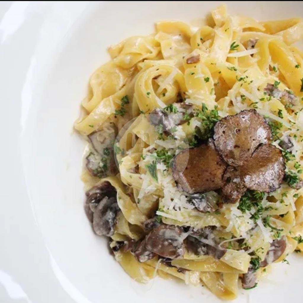 Red Velvet Cake + Es Kopi Lokal 250ml menu Union, Grand Indonesia