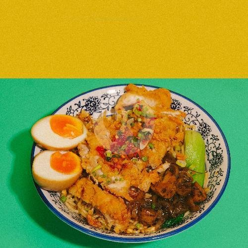 Review MEE & YU Noodle Bar: Tempat Makan Asik di Embong Kemiri Genteng