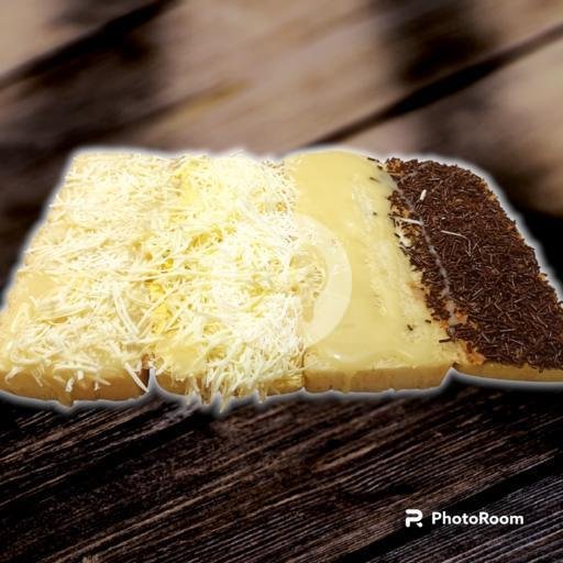 1/2 Keju 1/2 Kacang Coklat Susu menu Roti Bakar Legendaris, Babakan Ciparay