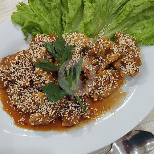 Ayam Cah Bawang Bombay menu RM Kalimantan Anton Jatibening, Caman