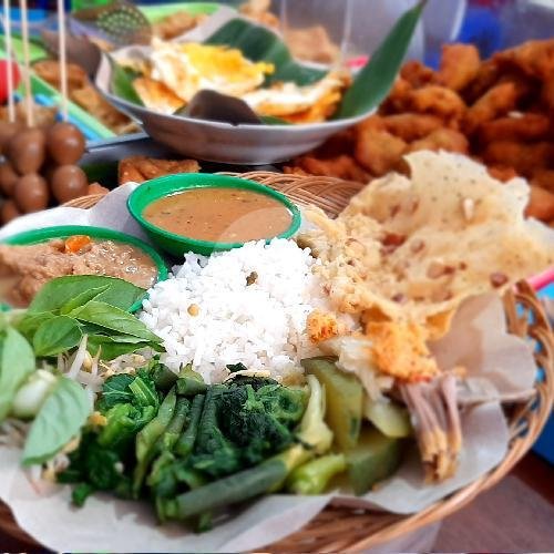 Pecel Tumpang Bu Djarot: Menyusuri Kenangan Rasa Autentik Jawa di Lowokwaru Malang