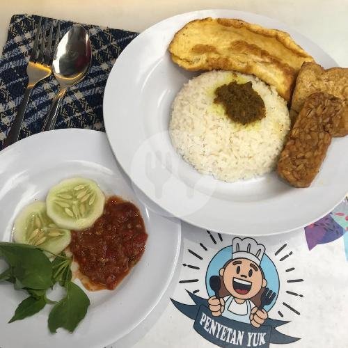 Nasi Ayam Goreng menu Penyetan Yuk, Taman Apsari