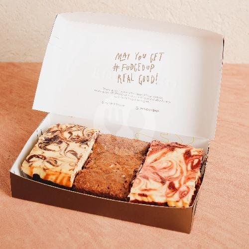 Fudgybro Pistachio Brownie Reguler Size menu Fudgybro At Pasar Tunjungan, Embong Malang