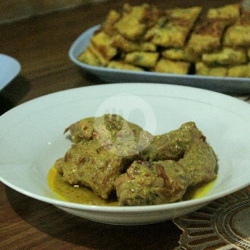 Ayam Goreng menu Warung Nasi Bu Arif Prasmanan (Spesial Gudeg), Gubeng
