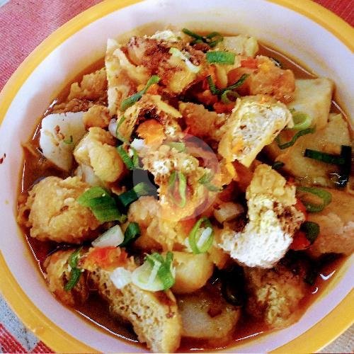 Review Lezat di Nafisa: Bubur Ayam & Lontong Opor yang Menggugah Selera di Jembatan Merah, Yogyakarta