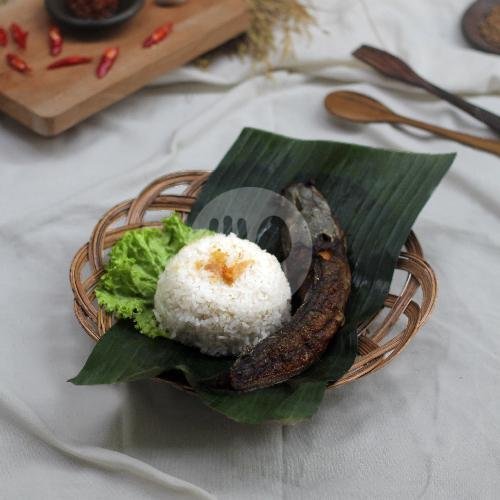 Lele Goreng menu Warung Makan Pak Untung, Baki