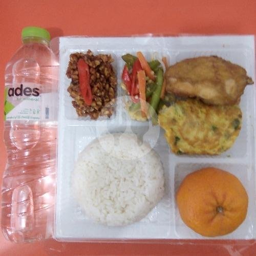 Nasi Box Super 4 menu Warung Tegal Aero ibu Lina, Ketintang