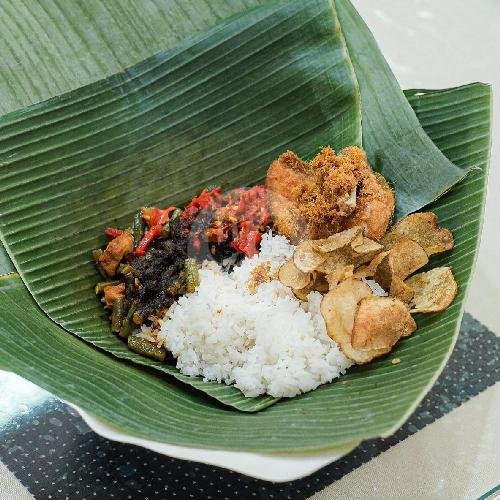 Nasi Bungkus + Ayam Goreng menu Restoran Garuda, Cikini