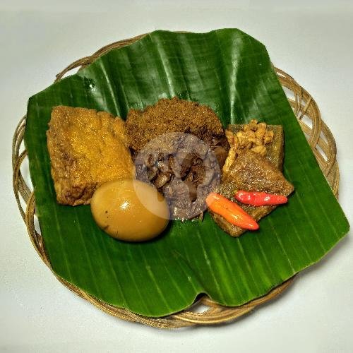 Gudeg Krecek menu Gudeg Bu Kadi Pusat, Berbah
