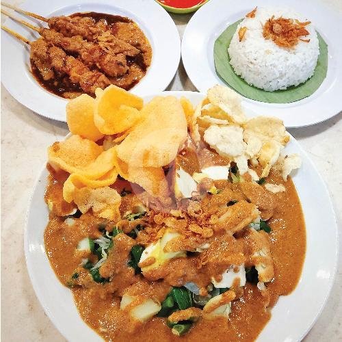 Gado-Gado Cemara: Menyantap Kenangan Manis di Tengah Jakarta