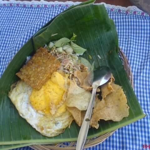Nasi Pecel + Daging Empal menu Warung Nasi Pecel Pincuk & Tepo Bu Is Asli Madiun, Tlogomas