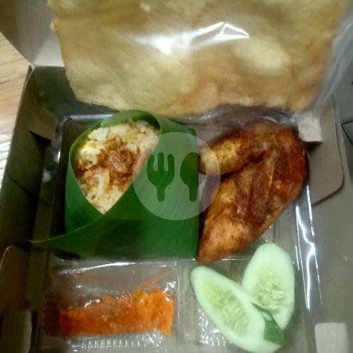 Soto Seger Solo Ayam menu Ayam Penyet Mba Ratih, Poncol