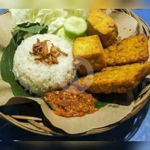 Nasi Ikan Tongkol menu Penyetan mbak Nur Wonocolo