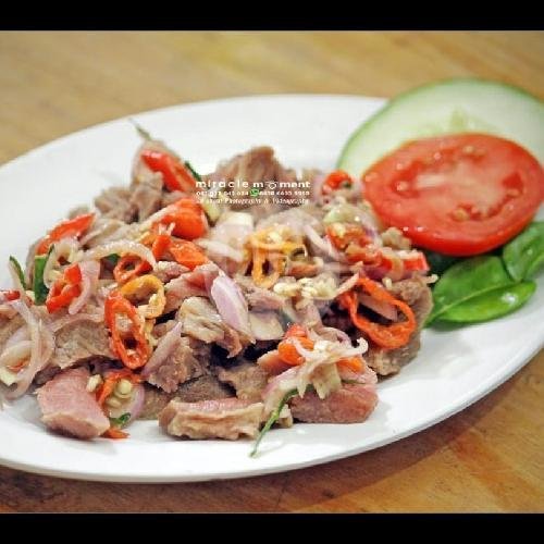 ayam betutu utuh menu Babi Guling Bli Kadek, Jebres