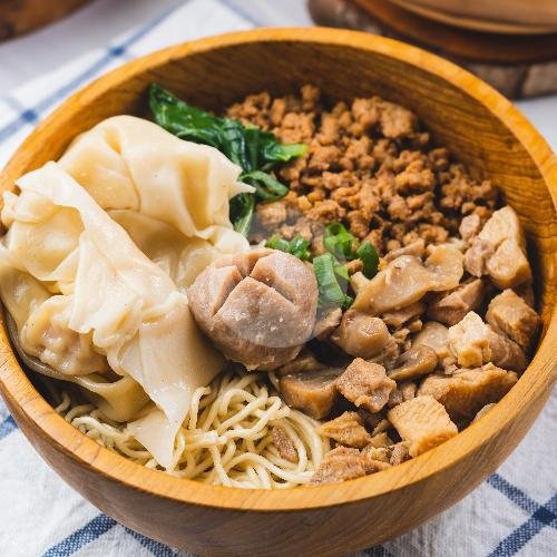 Bakmi Kecil Ayam + Baso menu Bakmi Amoy, Kota