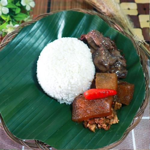 Review Gudeg Yogya Bu Prapti: Pengalaman Kuliner Otentik Yogyakarta di Jakarta Barat