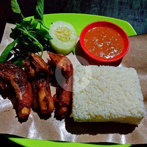 Lele Crispi + Nasi + Sambal Tomat / Bawang + Lalapan menu Lalapan Ojo Lali, Lowokwaru