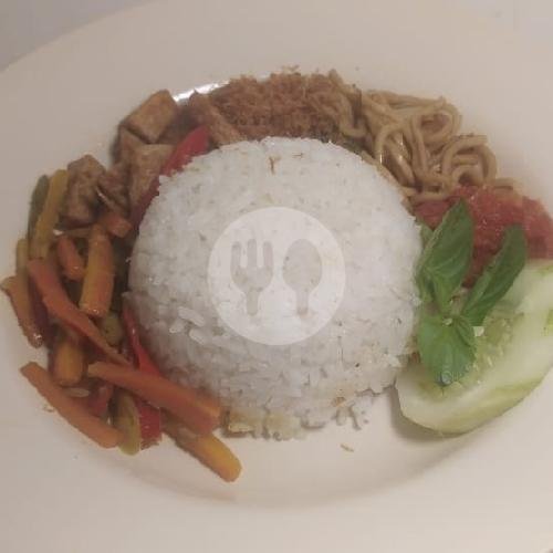Review Es Teler Iki Wawa: Tempat Makan Hits di Jember yang Wajib Dikunjungi