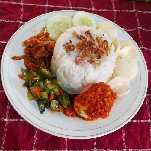 Mie Aceh & Teh Tarek Bang Ahmad: Pengalaman Makan Pedas dan Murah di Malang
