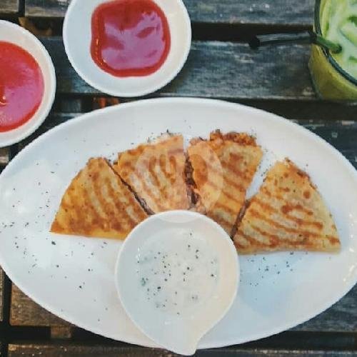 Vegetarian Quesadilla menu Lynnes Coffee and Kitchen, Tentara Pelajar