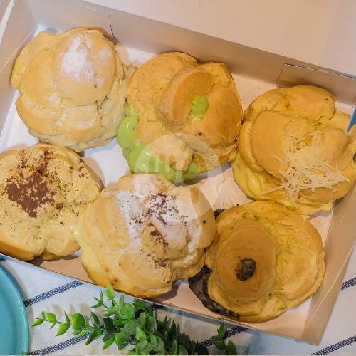 Soes Strawberry menu Soes Surgawi, Cipete