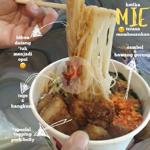 Mie Kangkung Babi + Sam Can(Pork Belly) menu Sate Babi Roxy, Jl Ternate 16A