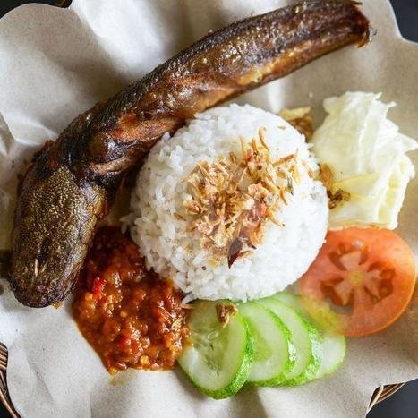 Ayam Penyet Sambal Ijo + Nasi #Payday menu Ayam Bakar Madu Mas Bagas, Bentengan Raya