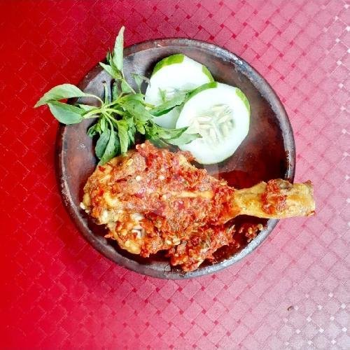 Review Pawon Bu Netty: Ayam Geprek dan Rawon Lezat di Masaran