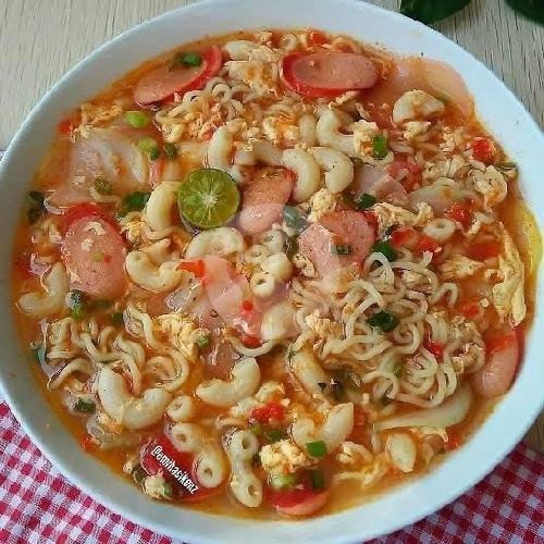 Nikmati Kenikmatan Baso Aci, Topokki, dan Cireng di Penthol Official Malaka Sari