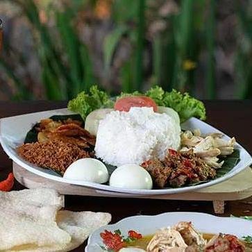 NASI BAKMOY + TELUR menu Sawo Kecik Resto, Solo Baru