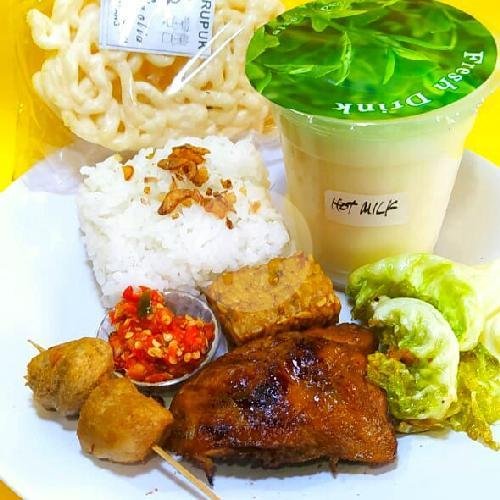 AYAM GORENG JUMBO (FREE LEMON TEA ES) menu Warung Tersanjung, Cakalang Polowijen