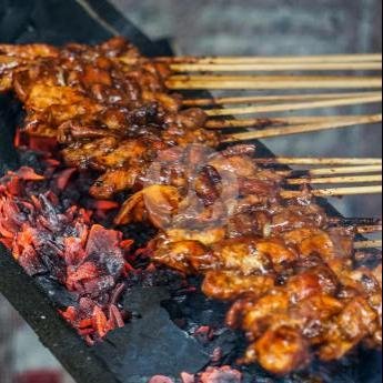 15 Tusuk Sate Ayam menu Sate Ayam Madura Cak Ali 99, Dungus