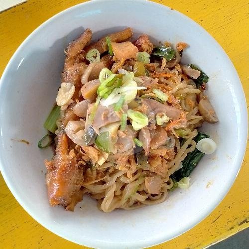 Mie Ayam Ceker Jamur menu Mie Yamien Ayam Jamur, Pintu masuk Pasar Drajat