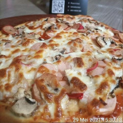 Peperoni Pizza Medium menu Pizza In Love, Pondok Hijau Permai