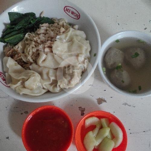 Mie Yong Serayu: Surga Kuliner Tersembunyi di Semarang Mie Yong Serayu: Surga Kuliner Tersembunyi di Semarang