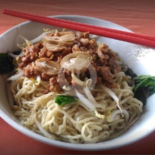 Bakmi Lily Krekot Bunder: Nostalgia dan Cita Rasa yang Menggugah Selera