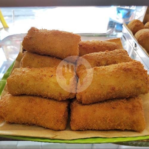 Risoles Mayo Smoke Beef menu Kue Luwes Surabaya, Sukolilo