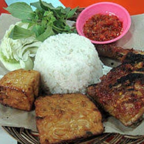 Review Ayam Bakar & Goreng Veranica: Kuliner Lezat di Cisaat, Sukabumi