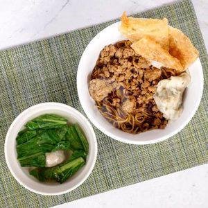 Yammie Polos Asin Pedas menu Mie Ayam Bandung 59, Mozes