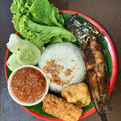 Paket 13 menu Pecel Lele Pak Kumis, Bantargebang