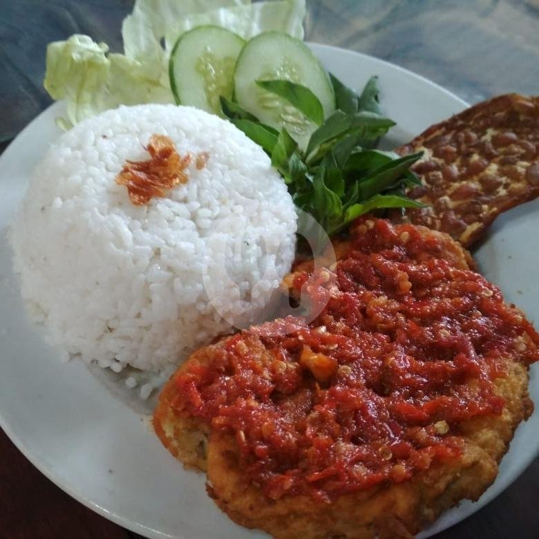 Nasi Ayam Krispy menu Warung Brintik, Ceper