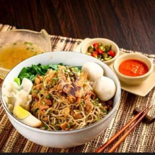 Bakmie Wei Wei Porsi Jumbo menu Bakmi Weiwei, Cipondoh