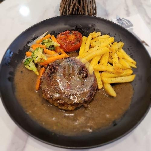 Chicken Steak menu La Basil Koffie dan Resto Jl. Mangga 37 Bandung