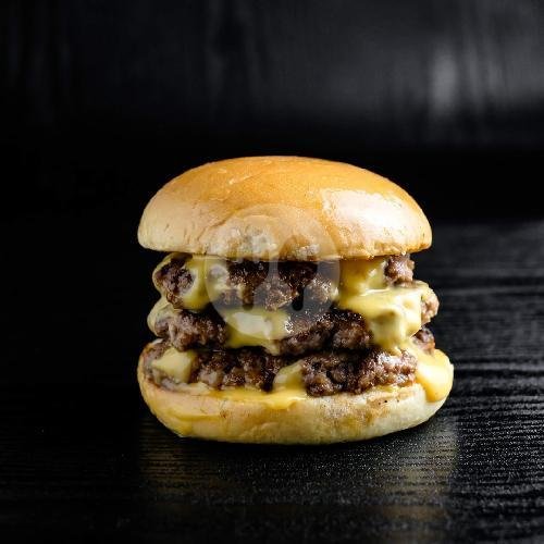 Beef Burger menu Burgerax, Gedongkuning