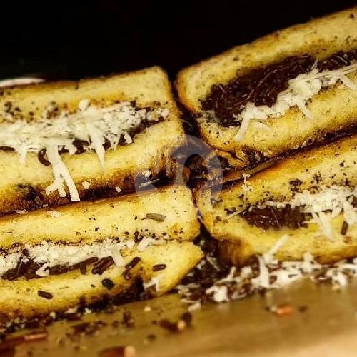 Roti Bakar & Seblak Adilla: Nostalgia Kuliner di Pamulang yang Menggugah Selera