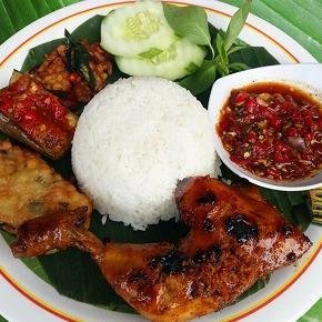 Review Ayam Bakar Ayam Penyet Wong Solo: Surga Kuliner di Tebet Jakarta Review Ayam Bakar Ayam Penyet Wong Solo: Surga Kuliner di Tebet Jakarta